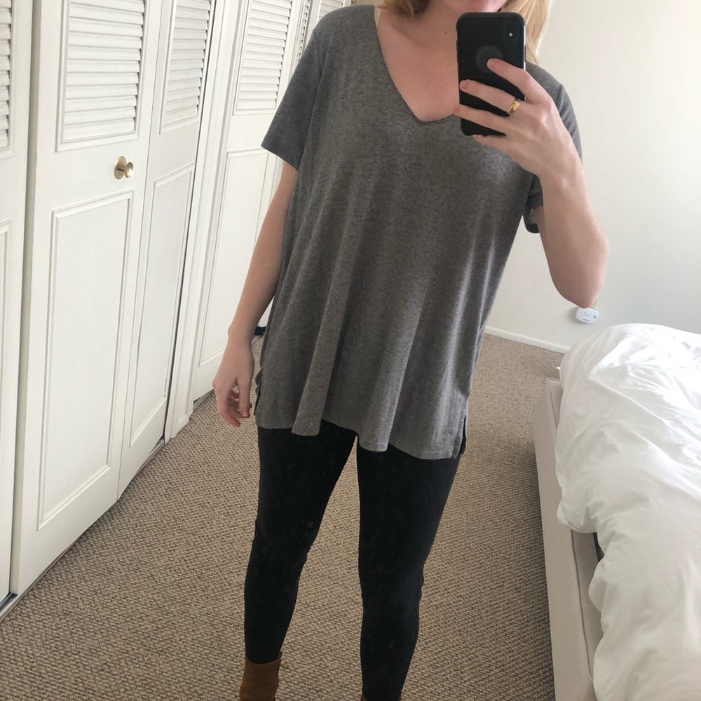 Tahari Basic Heather Gray t-shirt - L